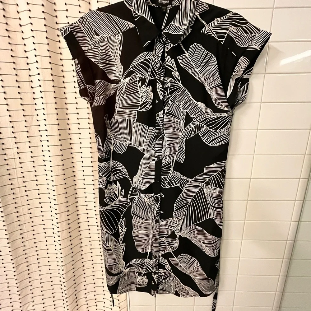 Express Summer Dress - Picture 2 of 4